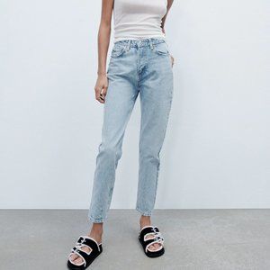NWT ZARA Size 4 / 27 MOM JEANS HI RISE - TAPERED LEG - ANKLE LENGTH - 2022